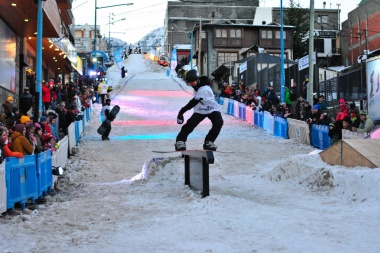 Exitosa jornada de jumping x freestyle en el centro de Ushuaia