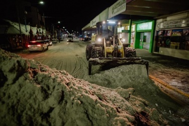 En Ushuaia, continúa la limpieza y despeje de nieve de las calles