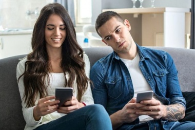 Pagarán 25.000 dólares a las parejas que soporten un mes sin celular