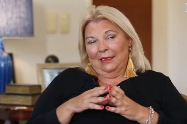 Carrió fue repudiada por pasajeros de un avión: "¿Dónde está el dolar a $23 que nos prometiste?"