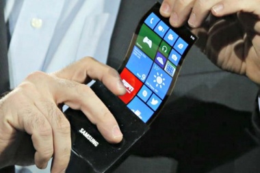 Samsung se prepara para lanzar el primer teléfono con pantalla plegable