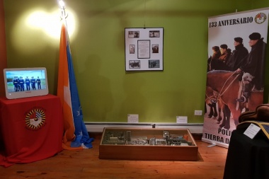 Muestra histórica de la Policía en la Casa Beban