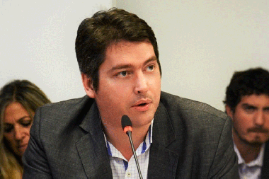 Martín Pérez cuestionó a Marcos Peña sobre la quita del Fondo de la soja y el decreto que fija posiciones arancelarias a productos electrónicos.