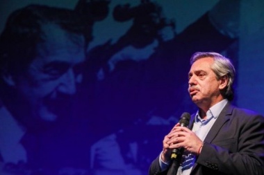 Alberto Fernández ponderó la “enorme” figura de Raúl Alfonsín