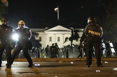 Estados Unidos en llamas: Los choques llegan a la Casa Blanca y despliegan la Guardia Nacional