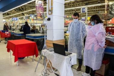 Los equipos de salud municipales vacunaron en los supermercados