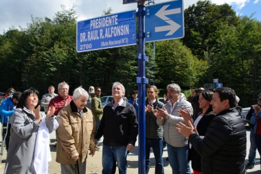 La Municipalidad inauguró la calle “Presidente Dr. Raúl Alfonsín”