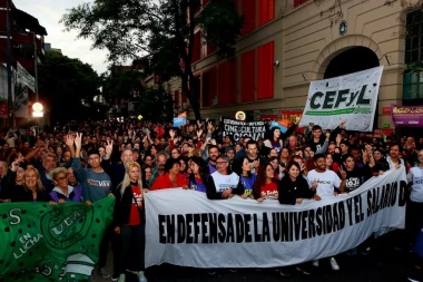 La marcha universitaria reúne a radicales, peronistas, “lilitos”, la izquierda, los gremios y los piqueteros