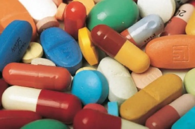 Se aprobó una la ley que obliga a vender antibióticos con receta archivada
