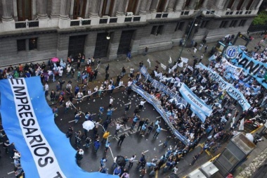 "La gente no tiene con qué comprar, eso explica todo"