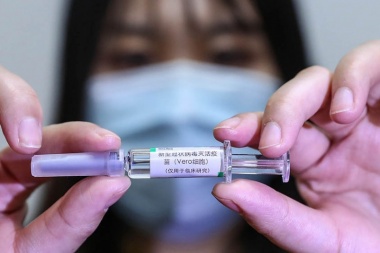 La semana próxima aplicarán a docentes la vacuna de Sinopharm que neutraliza la cepa sudafricana