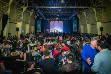 Gran noche de folclore en la peña por el 135ºaniversario de la ciudad de Ushuaia