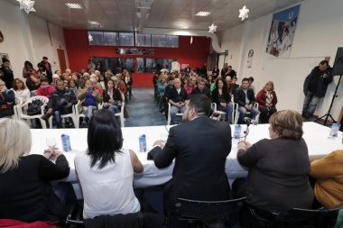 Vuoto firmó los decretos que extienden la cooperación con los centros de jubilados