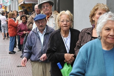 Jubilados: Quiénes cobran bono y a quiénes corresponde el plus de agosto