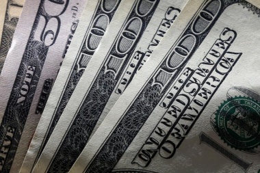 La AFIP reglamentó el impuesto al dólar