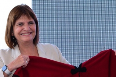 Duros repudios a Bullrich por su "idea" de cambiar las Malvinas por vacunas