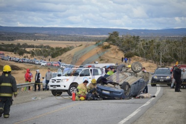 Tres heridos graves tras vuelco en la ruta