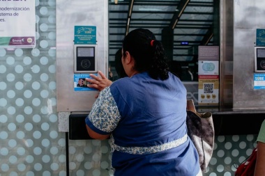 El aumento en el transporte público golpea a los argentinos: “Trabajo para pagar el boleto”
