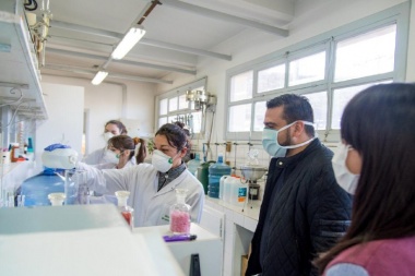 El laboratorio municipal trabaja a pleno en la producción de alcohol desinfectante