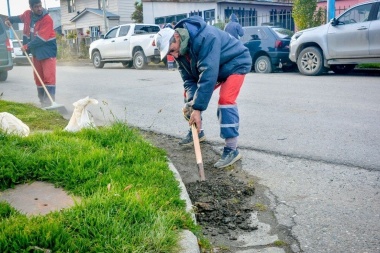 Invitan a los vecinos a retirar los vehículos de la calle Alem por jornada de limpieza