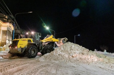 LLevan adelante la limpieza y despeje de nieve de Avenida Maipú