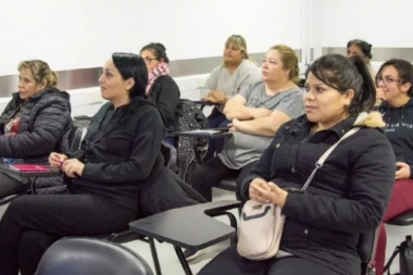 Inició el curso de arreglo de electrodomesticos destinado a mujeres