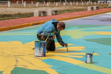 "Paseo de las rosas": Muralistas plasman su obra con las flores de Tierra del Fuego