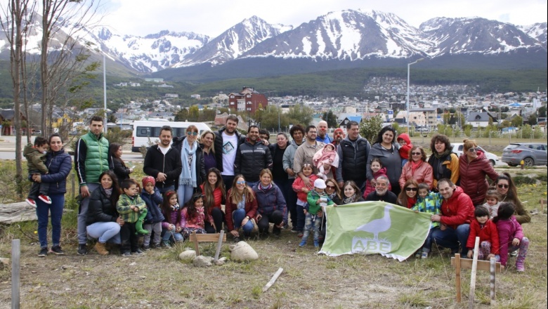 Semana del prematuro: Plantarán árboles en el entorno de la Bahía de Ushuaia