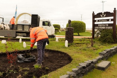 Espacios verdes: Trabajadores municipales llevaron adelante tareas de poda de árboles, raleo y corte de pasto