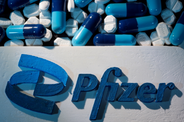 Pfizer cederá la patente de su píldora contra el COVID