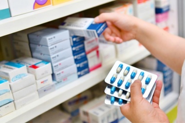 Evalúan extender el control de precios a los medicamentos