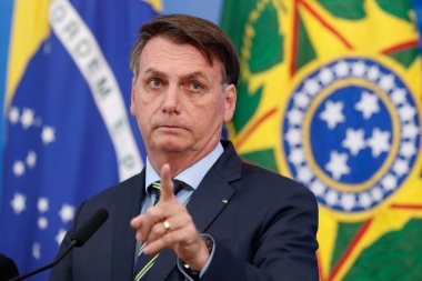 Bolsonaro se burla del "apuro" por desarrollar una vacuna