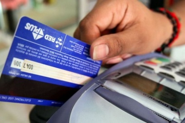Consumidores no llegan a fin de mes y crece el endeudamiento con tarjetas de crédito