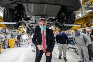 Alberto Fernández en la planta de Volkswagen: "La normalidad que conocimos no existe más"