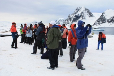 Advierten sobre el crecimiento exponencial del turismo en la Antártida