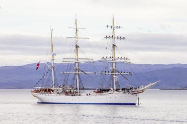 Llegó a Ushuaia el velero noruego que navega para sumar conocimiento sobre los océanos