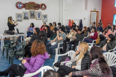 La Municipalidad de Ushuaia brindó a los jóvenes una charla sobre inserción laboral