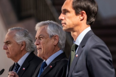 Piñera pidió la renuncia a todo el gabinete y levanta el toque de queda