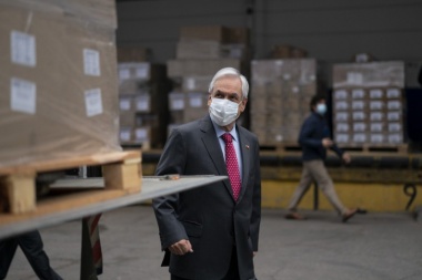 Piñera impone cuarentena total en Santiago por una disparada de casos