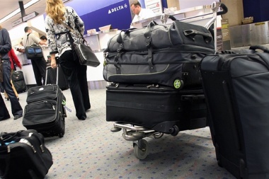 Un truco clave para que la valija salga primero en la cinta del aeropuerto