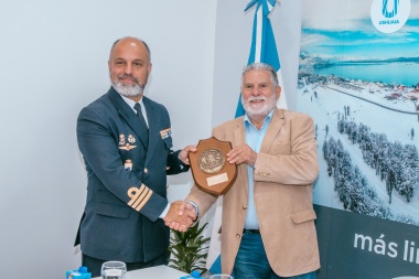 El Comandante del buque científico Hespérides fue recibido en la Municipalidad