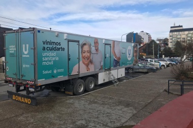 Unidad Sanitaria Móvil en la plaza de los Bomberos