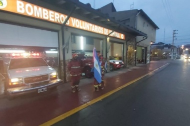 Los Bomberos Voluntarios juntan firmas contra la quita del 50% de los fondos que impulsa Melella