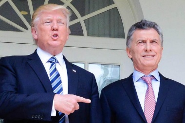 Macri le regala un decreto al amigo americano