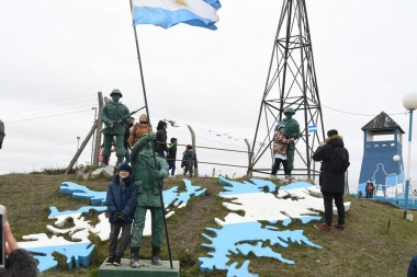 Carmona: "La posición de Milei sobre Malvinas amenaza la soberanía nacional"