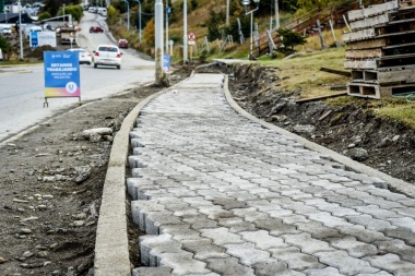 Construyen veredas en distintos puntos de la ciudad