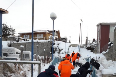 Limpieza de veredas y escaleras en época invernal.