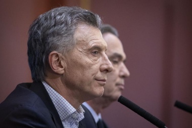 Miles de intelectuales le reclaman a Macri que "respete la democracia"