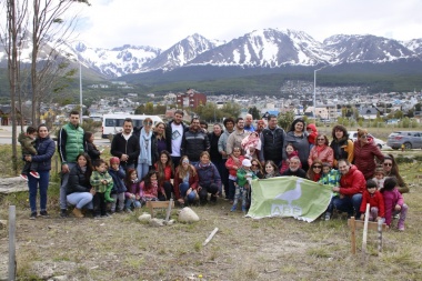 Semana del prematuro: Plantarán árboles en el entorno de la Bahía de Ushuaia