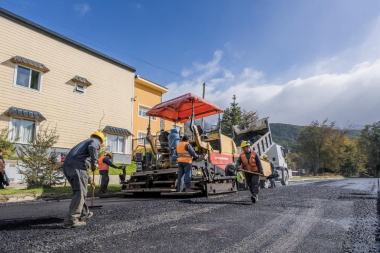 La Municipalidad de Ushuaia continúa con trabajos de pavimentación en la ciudad